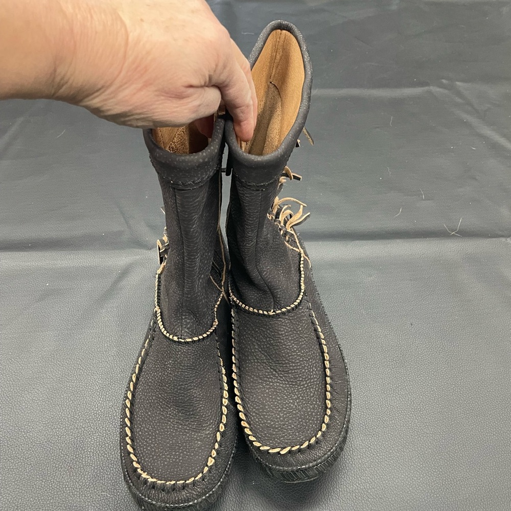 BNWOT Ugg boots